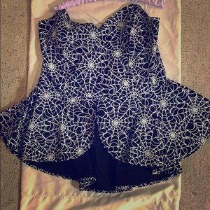Pinupgirl Emily Bustier, Spiderweb print